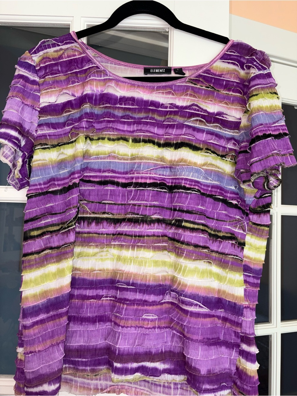 ELEMENTZ WOMAN’s size large multi color short sleeve scoop neck top